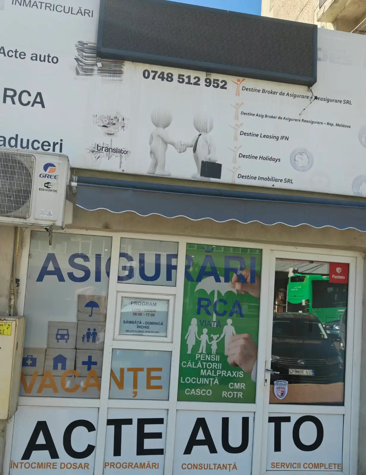 Vitrina biroului Boby Consulting din Str. Jean Bart nr. 26, Suceava, cu însemnele Acte auto, Asigurări și RCA